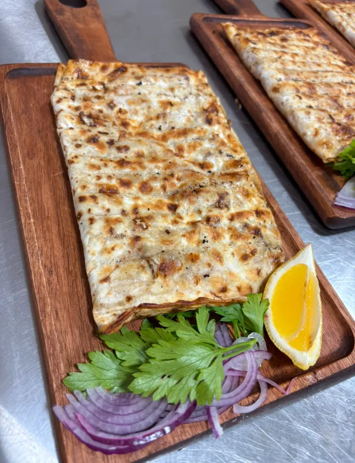 Lamadjo (adaugă brânză +20 lei)